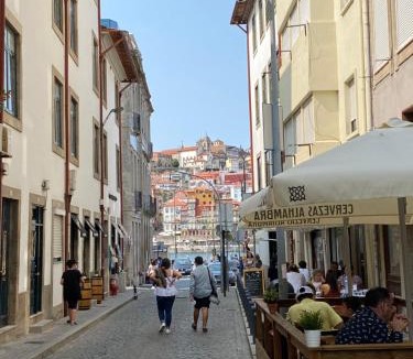 Santa Marinha Apartment | Porto Views & Wines by Porto City Hosts