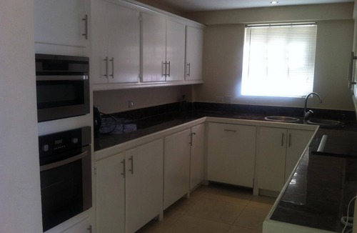 Douglas Apartment | Portzvue Charming 2-bedroom apartment with WiFi, AC nestled in St. Peter