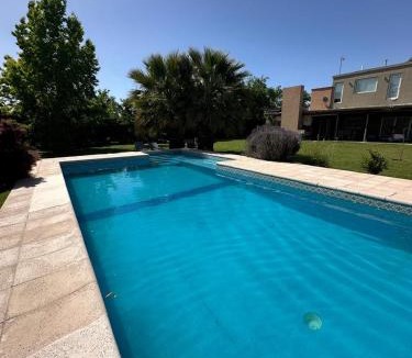 Lujan de Cuyo House | Posada Las Praderas con Piscina - Habitación con Baño en suite - Zona entre bodegas y viñedos
