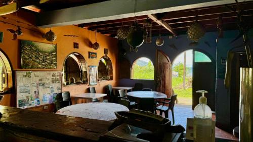 Bahia Solano Hotel | Posada Turística Rocas De Cabo Marzo