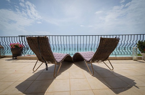 Siviri Apartment | Poseidon Seafront Apartment by RentalsPro
