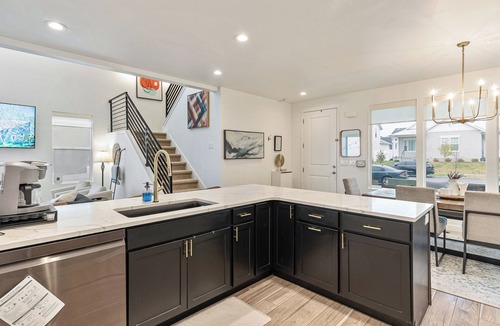 Salt Lake County House | Posh and Spacious 3 bed, 2.5 bath House with 2-car garage