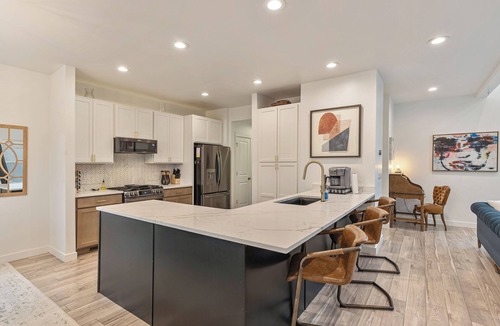 Salt Lake County House | Posh and Spacious 3 bed, 2.5 bath House with 2-car garage