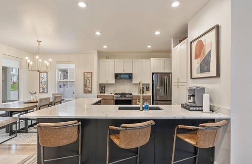 Salt Lake County House | Posh and Spacious 3 bed, 2.5 bath House with 2-car garage