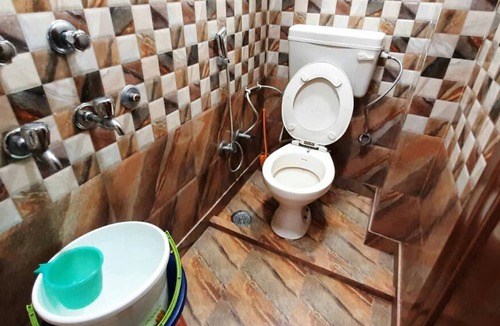 Barakhamba House | Posh S Delhi Foreigners Area, Lajpat Nagar