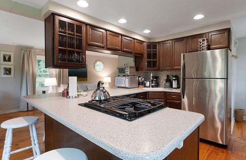 Cornwall Bridge Cottage | PoshPadsCT 2Hrs NYC,Tennis, Mohawk Mt & Lake 5 Mi. "MELIUS 1BR+Sofa Bed COTTAGE"