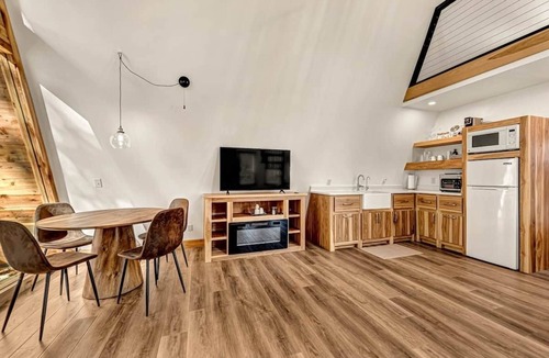 Rogers House | Post Oak Perch-Cozy Forest A-frame Near Bentonville