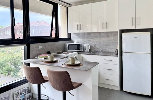 Potts Point Apartment | Potts Point Cozy Studio Near Parks & Water