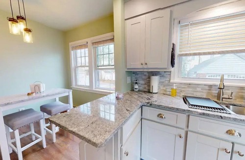 Arlington House | Poughkeepsie 3br home near Vassar & Marist college & Vassar Bros Hospital