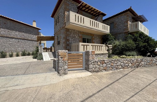 Poulithra House | Poulithra, Peloponnese: Charming Holiday Home with Terrace & Sea View