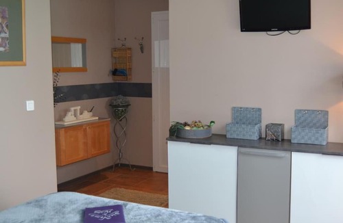 Meze Apartment | "POUR VOUS" studio dans villa avec piscine