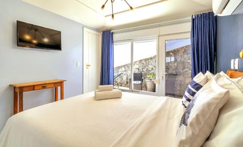 Joao Fernandes Hotel | Pousada Santorini