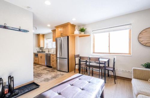 Salt Lake Mountain Resorts Ski Chalet | Powder Hound 1 Bedroom Brighton Chalet