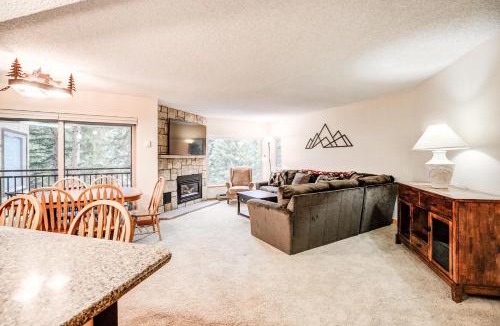 Peak 9 Apartment | Powderhorn Rapids Condo: Walk To Slopes And Town