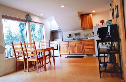 Issaquah House | POWER ON - Modern 3BR Evergreen Retreat w/Private Deck & Forest Views