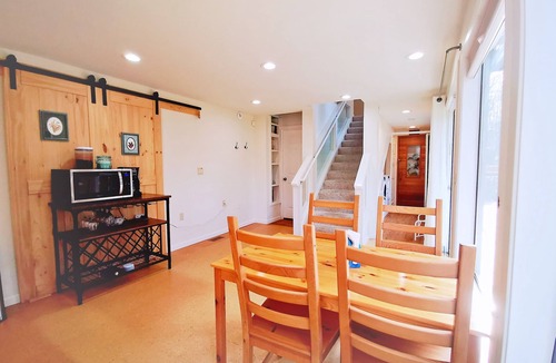 Issaquah House | POWER ON - Modern 3BR Evergreen Retreat w/Private Deck & Forest Views