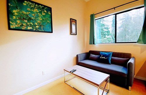 Issaquah House | POWER ON - Modern 3BR Evergreen Retreat w/Private Deck & Forest Views
