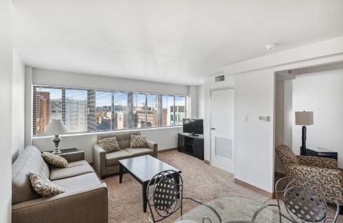 Downtown Harrisburg Apartment | PP 1114 Beautiful Professional 1br Apt, Pool