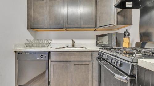 Downtown Harrisburg Apartment | PP 1801 Modern Corporate 2br, pool, Gym