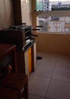 Maracana Apartment | Prédio com piscina na cobertura frente ao mar,apartamento para até 6 pessoas e 3 crianças até 8 anos, churrasqueira na sacada, Wi-Fi grátis, rede de proteção, NÃO oferecemos roupas de cama e banho, 1 vaga de garagem, na Praia Grande-Vila Mirim