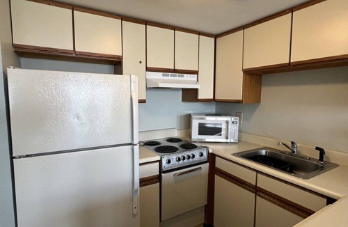 Myrtle Beach Resort | PR-1902 Oceanfront Studio, 19th floor oceanfront Studio at the Palace