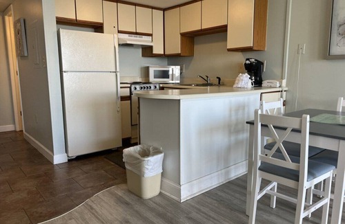 Myrtle Beach Resort | PR-1902 Oceanfront Studio, 19th floor oceanfront Studio at the Palace