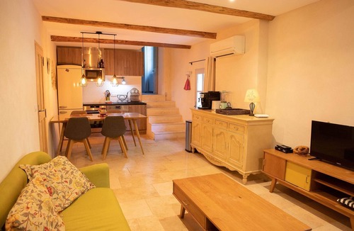 Saint-Hippolyte-le-Graveyron Apartment | Provencal gîte at the foot of the Dentelles de Montmirail