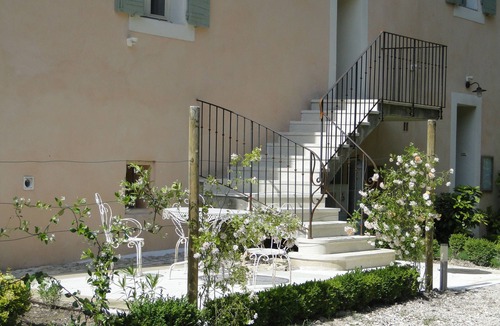 Saint-Hippolyte-le-Graveyron Apartment | Provencal gîte at the foot of the Dentelles de Montmirail