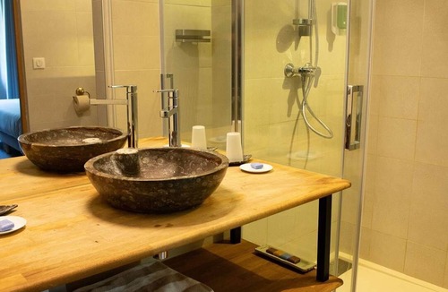 Saint-Hippolyte-le-Graveyron Apartment | Provencal gîte at the foot of the Dentelles de Montmirail