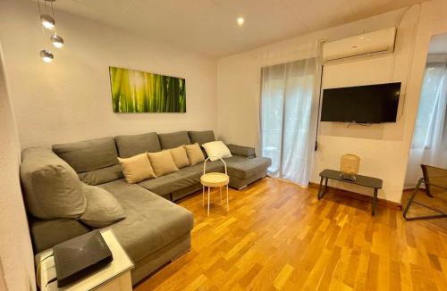 La Sagrada Familia Apartment | Practical, 3 double bedrooms, 7' Sagrada Familia