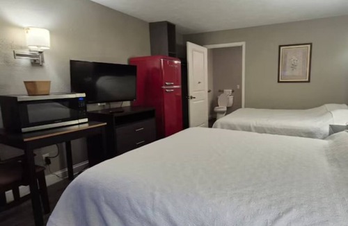 Merrillville Hotel | Practical Stay in Merrillville w/Free Parking | Albanese Candy Factory – 1mi