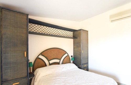 Le Castella Apartment | Practical vacation apartment just a few steps from the beach, in the heart of Le Castella.