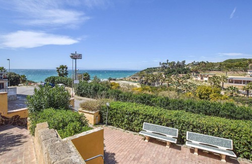 Le Castella Apartment | Practical vacation apartment just a few steps from the beach, in the heart of Le Castella.
