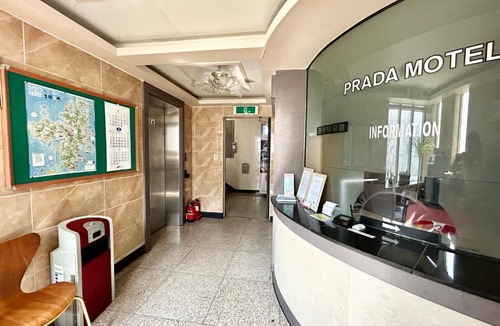 Somun Hotel | Prada motel