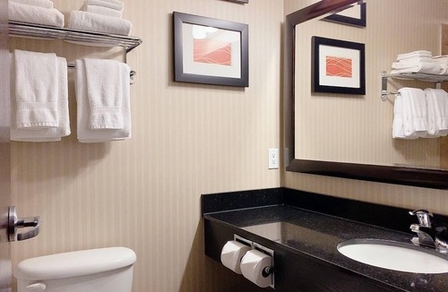 Sylvan Lake Hotel | Prairie Moon Inn Sylvan Lake