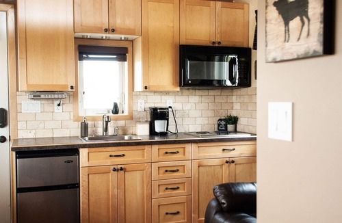 Fort Macleod Cabin | Prairie Rose Cottage with Private Hot Tub & Firepit