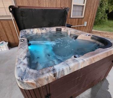 Sullivan House | Prairieview Cabin - with Hot Tub