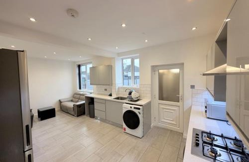 Leicester House | Precious House 2