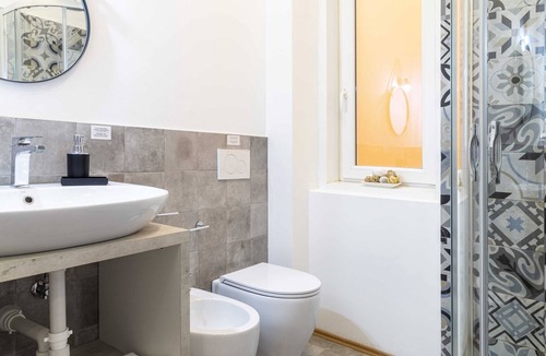 Trieste City Centre Apartment | Precious Room with Private bathroom ★Prussian Blue ★Free Wifi