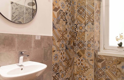 Trieste City Centre Apartment | Precious Room with Private bathroom ★Persian Blue ★Wifi