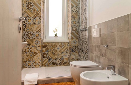 Trieste City Centre Apartment | Precious Room with Private bathroom ★Persian Blue ★Wifi
