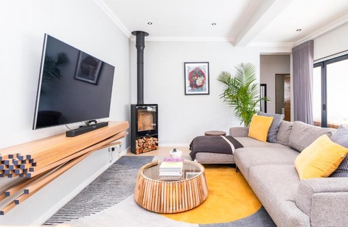 Bloubergstrand Apartment | Precious Villa - With Uninterrupted Power Supply