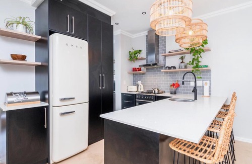 Bloubergstrand Apartment | Precious Villa - With Uninterrupted Power Supply