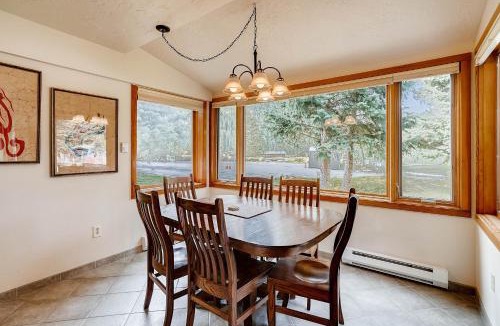 Lakeside Village Apartment | Premier 2BR 2BA in Lakeside Village- Kids Ski Free! condo
