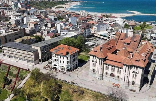 Old Town Apartment | Premier Apartment in Ovidiu Square, Constanta/La bohème