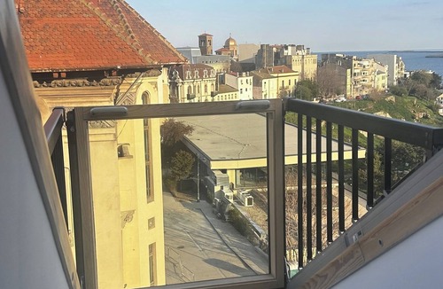 Old Town Apartment | Premier Apartment in Ovidiu Square, Constanta/La bohème