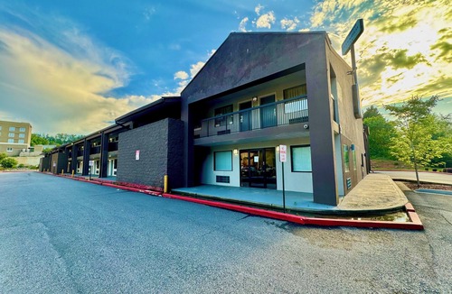 Town Center Hotel | Premier Extended Stay
