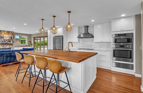 Downtown Seattle House | Premier Group Headquarters for World Cup 2026 - Sleeps 12+ - Private Pool & Spa
