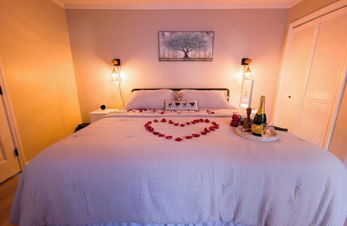 Wake Forest House | Premier Homestead Retreat on 1.5 Acres: Spa, Gym, Firepit, Chickens, King, Pets