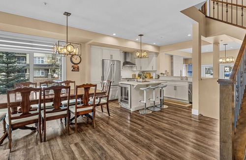 Canmore House | Premier Host I 2650 sqft Canmore Mtn View I 2 Private Parking I 4 Bdrm I 2 King